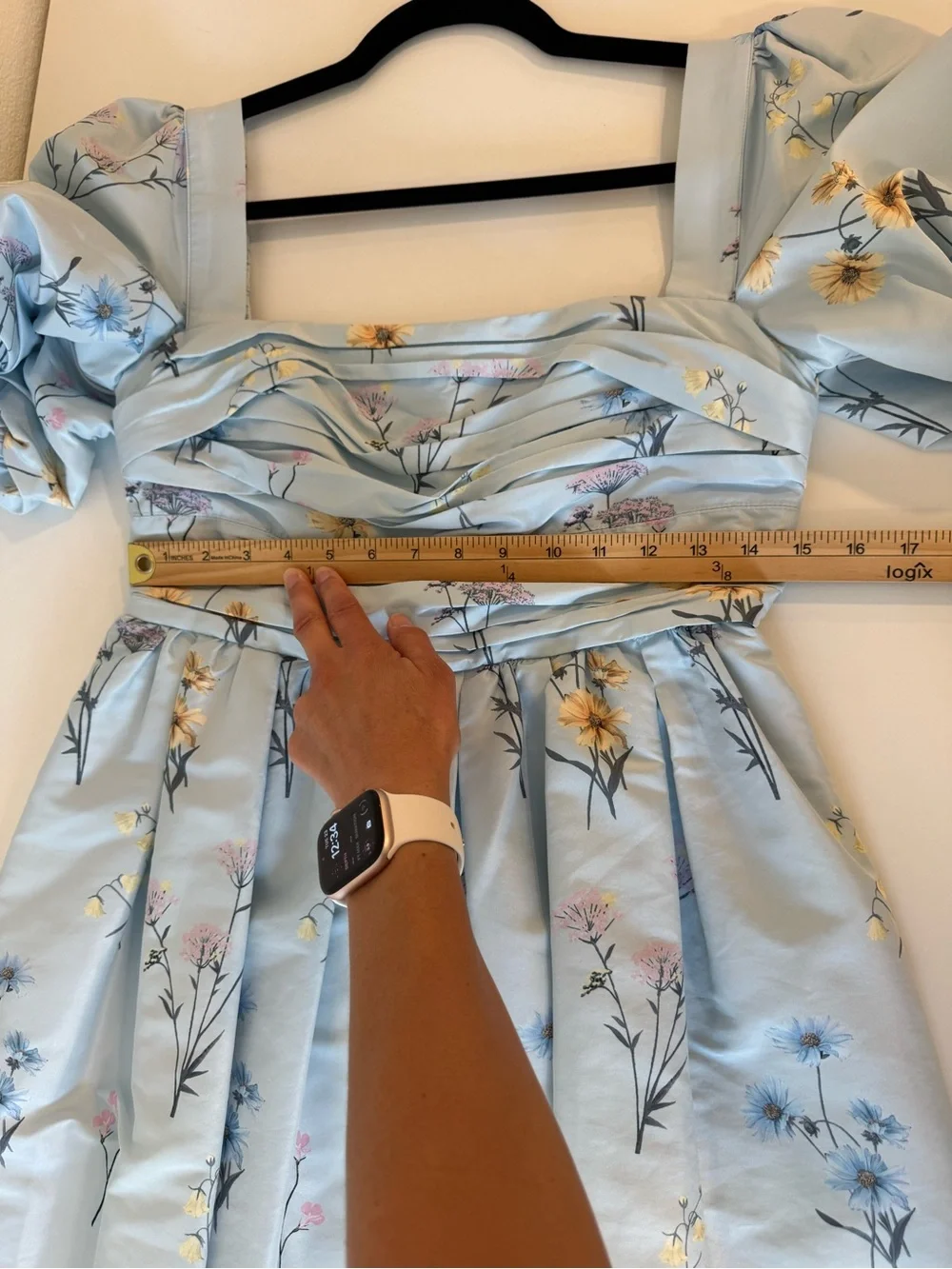 Self Portrait Blue Floral
Taffeta Watercolor Puff Sleeve Mini
Dress Sz 6 - Picture 14 of 16